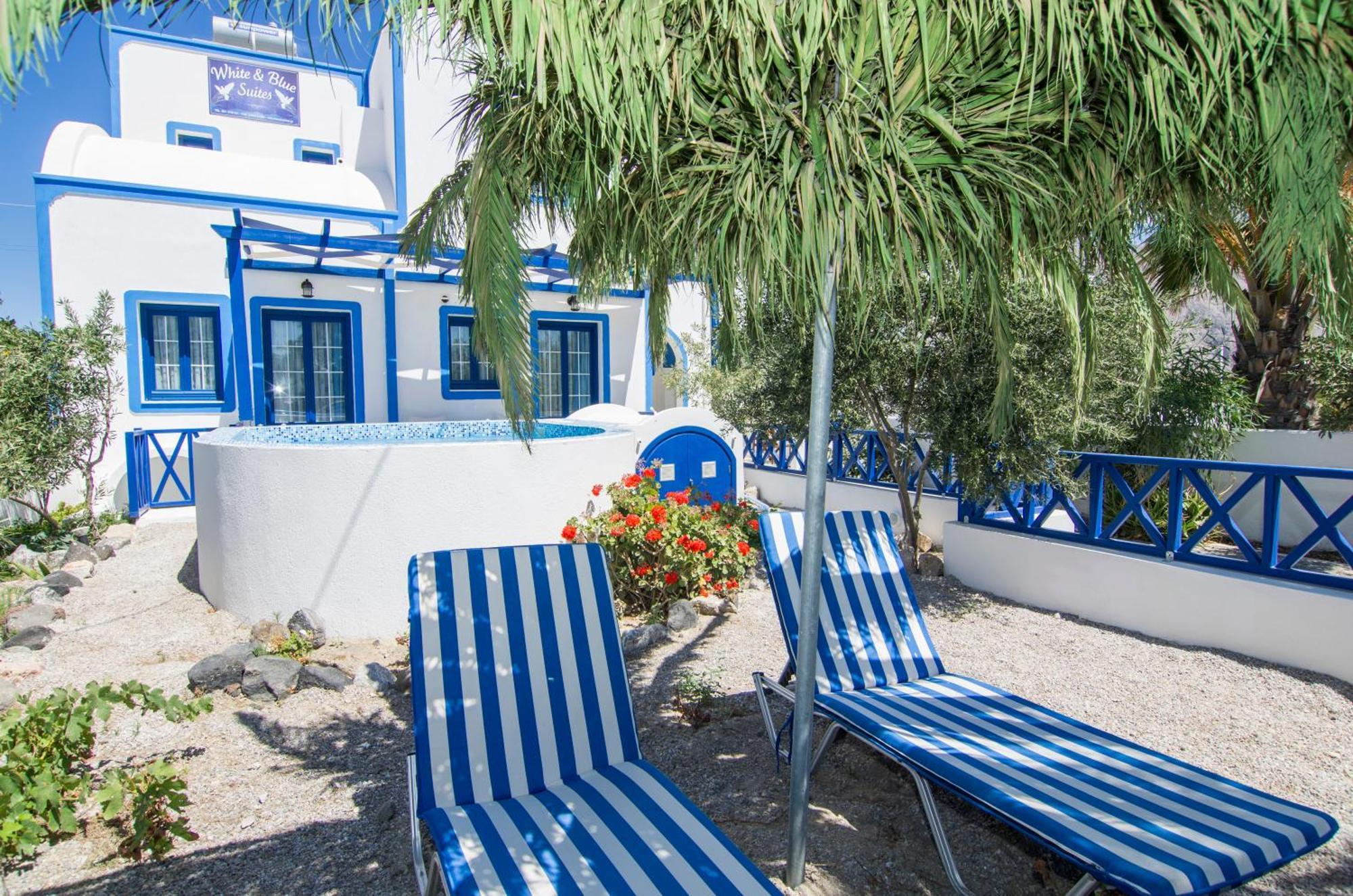 White & Blue Apartment Perivolos  Bilik gambar